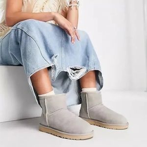 NWOT UGG Classic Mini II Boot Campfire (Women's)